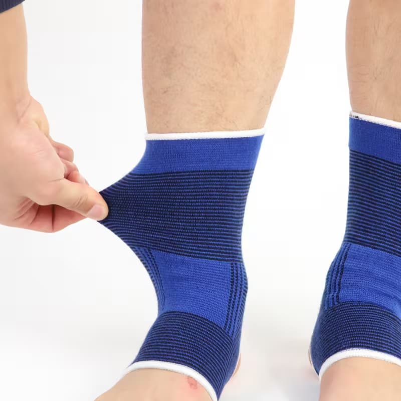 Paire de chaussettes orthèses de compression courtes à bout et talon ouvert