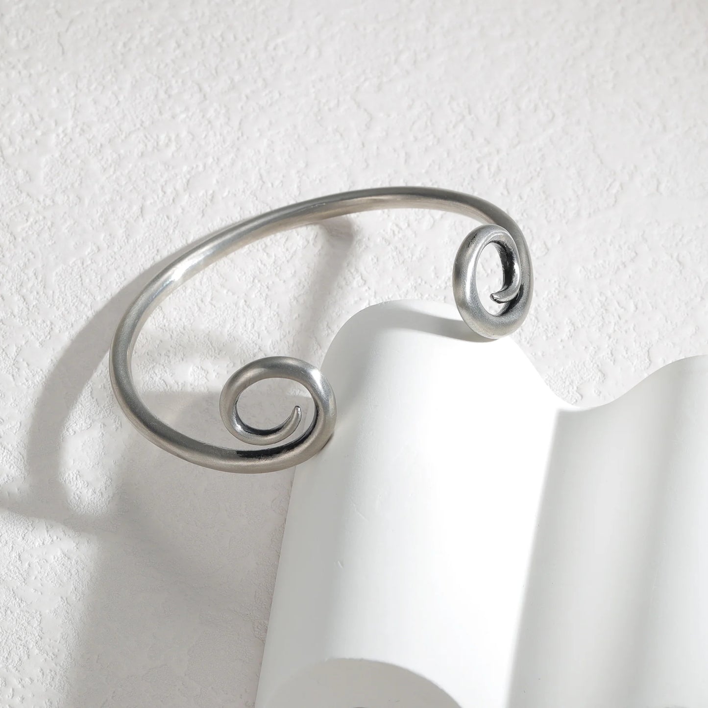 Bracelet magnétique anti-douleurs acier torsadé – style et bien-être
