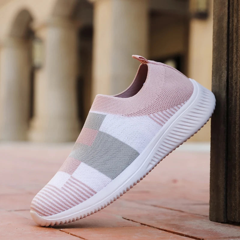 Baskets orthopédiques femme avec des motifs géométriques